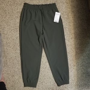 Athleta Metropolis Jogger in Primatwill